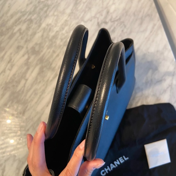 ✨SOLD✨Chanel Cerf Executive Small Tote - Picture 3 of 7